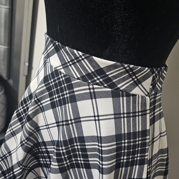Rue21 Black and White Plaid Skater Skirt - Picture 4 of 5